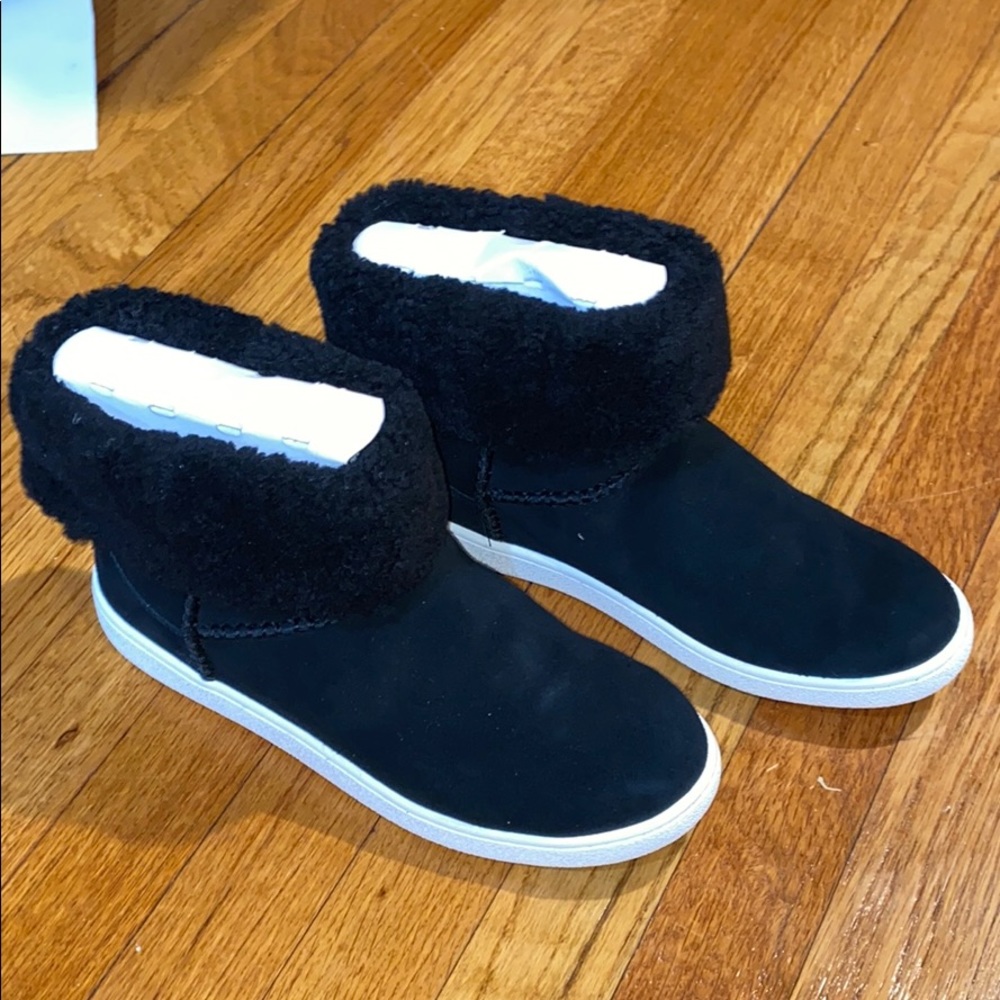 Brand new women’s UGG sneakers